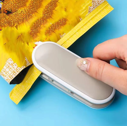 FreshSeal™ – Handhållen Mini Matförseglare för Fräschare Mat
